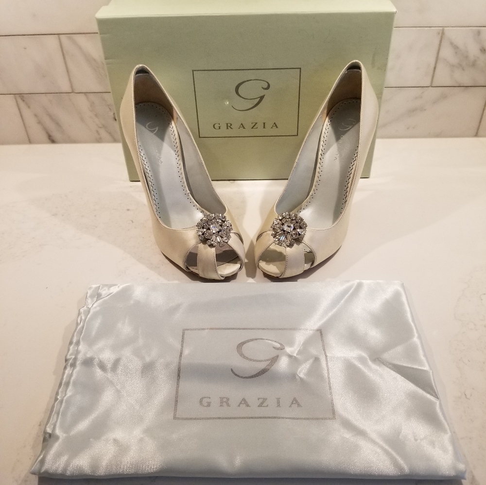 Wedding / Bridal Heels - Ivory Silk - Size 6